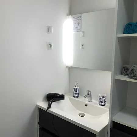 Apartamento Superlogis Troyes - Le Cadre Vert - Studio Grand Confort - Netflix - Parking